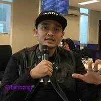 Valentino Simanjuntak atau yang lebih dikenal dengan sebutan Valentino ‘Jebret’, ikut bekerja sama dengan vidio.com dan akan menampilkan video sosial eksperimen yang mampu bikin penonton makin gemas!