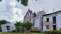 Kerusakan pada Gereja Sta Maria de Mayan setelah gempa kembar berkekuatan magnitudo 5,4 dan 5,9 di Itbayat on Pulau Batanes, Filipina (27/7/2019). Delapan orang tewas dan belasan lainnya cedera akibat gempa kembar tersebut. (AFP Photo/Dominic De Sagon Asa)