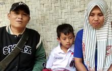 Mengejar Cita-cita, Siswa Kelas 1 SDN Jalan Kaki Selama 1 Jam ke Sekolah