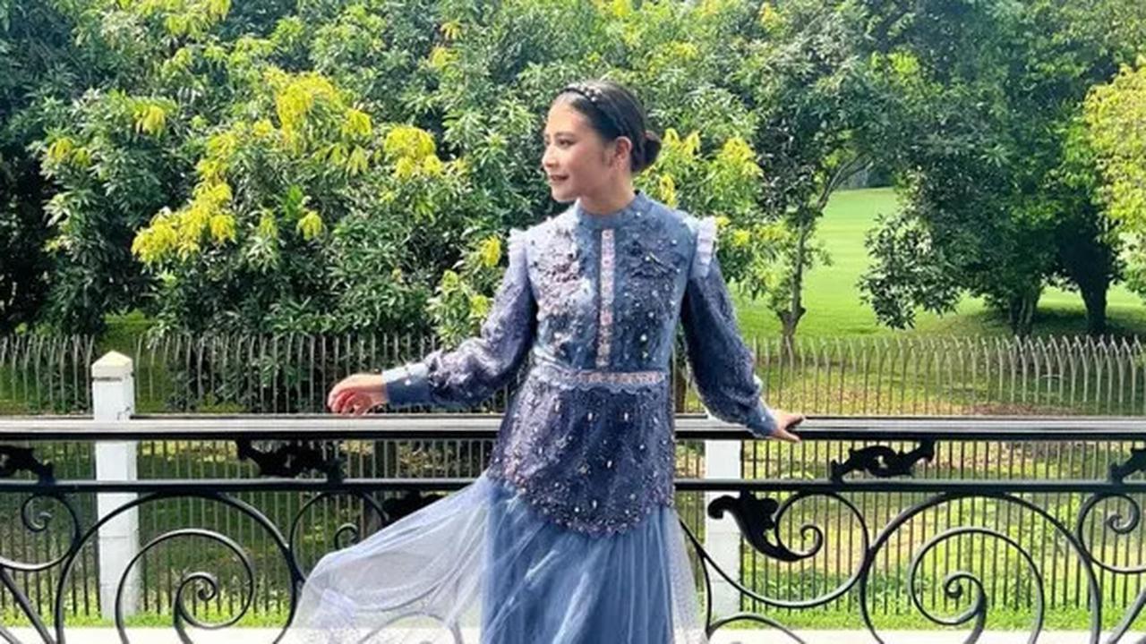 Inspirasi Baju Lebaran hingga Makeup Natural Ala Wanita Independen Prilly Latuconsina