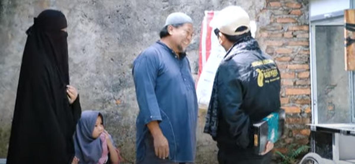 Penuh Isak Tangis, Pasutri Ini Ingin Jual Gerobak Untuk Bayar Kontrakan