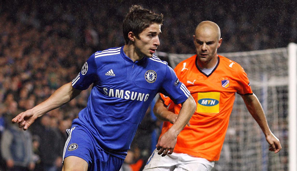 Fabio Borini merupakan pemain Chelsea medio 2009 hingga 2011. Bersama The Blues, ia pernah merasakan gelar Liga Inggris 2009/10 dan Piala FA 2009/10. Namun, Borini tercatat hanya tampil sebanyak delapan kali di skuat utama Chelsea. Ia juga pernah berseragam Liverpool pada 2015. (AFP/Glyn Kirk)