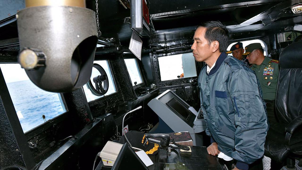 20160623- Jokowi Gelar Rapat di Kapal Perang KRI Imam Bonjol 383-Kepri- Setpres