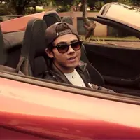 Dalam rangka menuju 26 tahun SCTV, Aliando menyanyikan "26 Style"