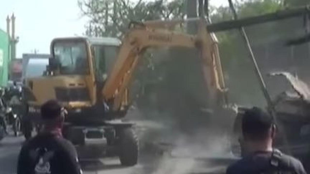 Persiapan Pembangunan Tol Semarang-Demak, Lapak PKL di Genuk Mulai Ditertibkan