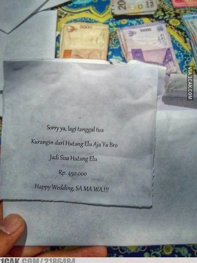 6 Tulisan Ingatkan Punya Utang di Amplop Nikahan Ini Bikin Pengantin Meringis