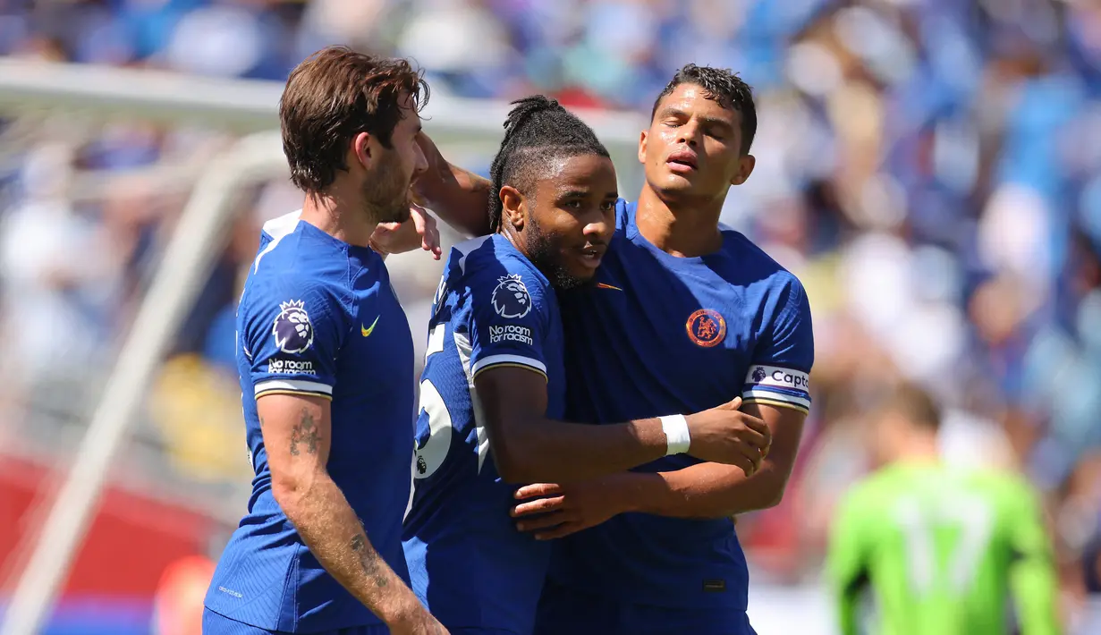 Dua gol Chelsea  dicetak oleh Thiago Silva (20') dan Christopher Nkunku (41').  (Mike Stobe/Getty Images/AFP)