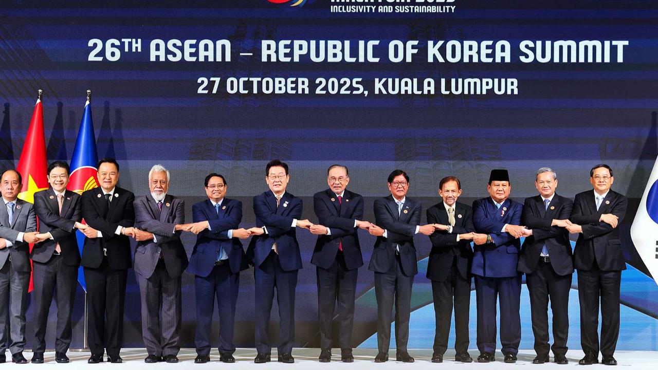 VIDEO: Sentuhan Kecil Gaya Khas Prabowo & Delegasi Indonesia, Peci Hitam Paling Menonjol di KTT ASEAN