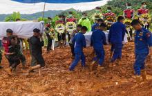 FOTO: 24 Korban Banjir Bandang yang Tak Teridentifikasi Dimakamkan Secara Massal di Padang