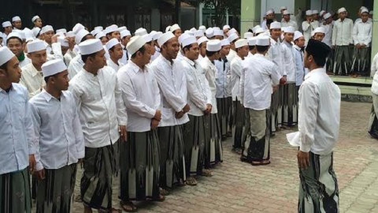 Cerita-cerita asmara di pesantren yang bikin para santri tersipu