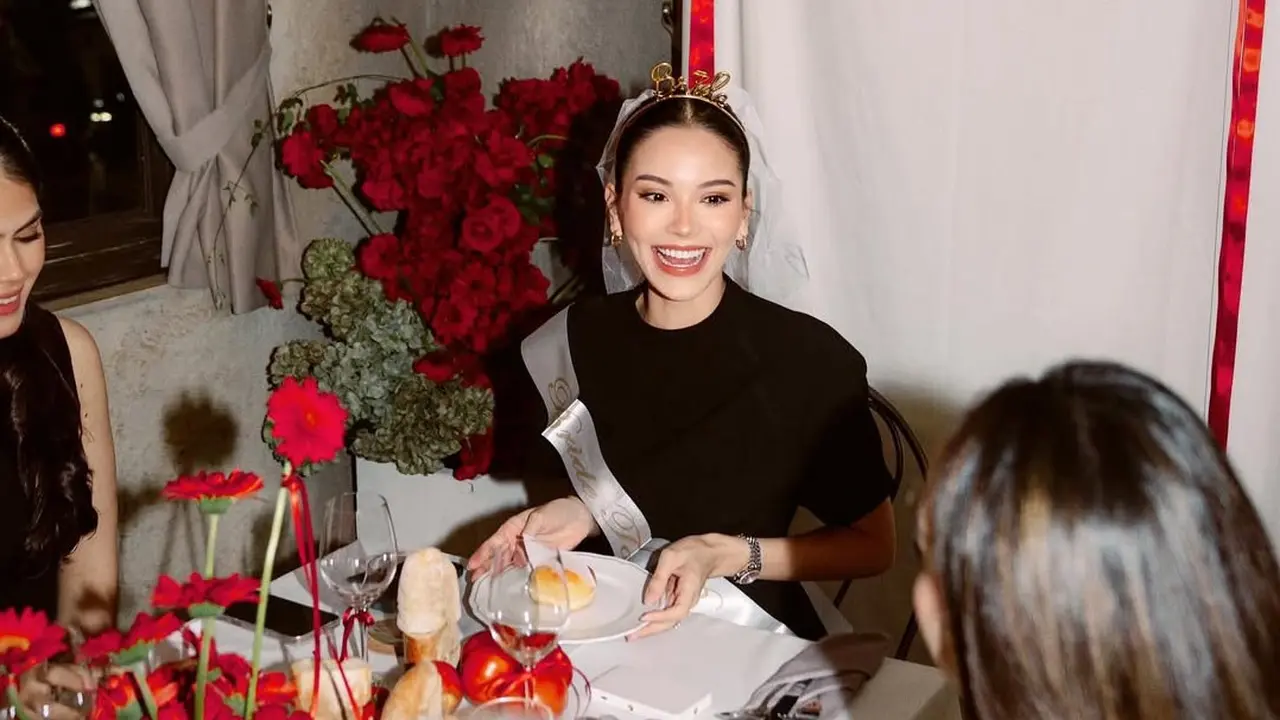 Inspirasi Model Dress Bridal Shower ala Alyssa Daguise