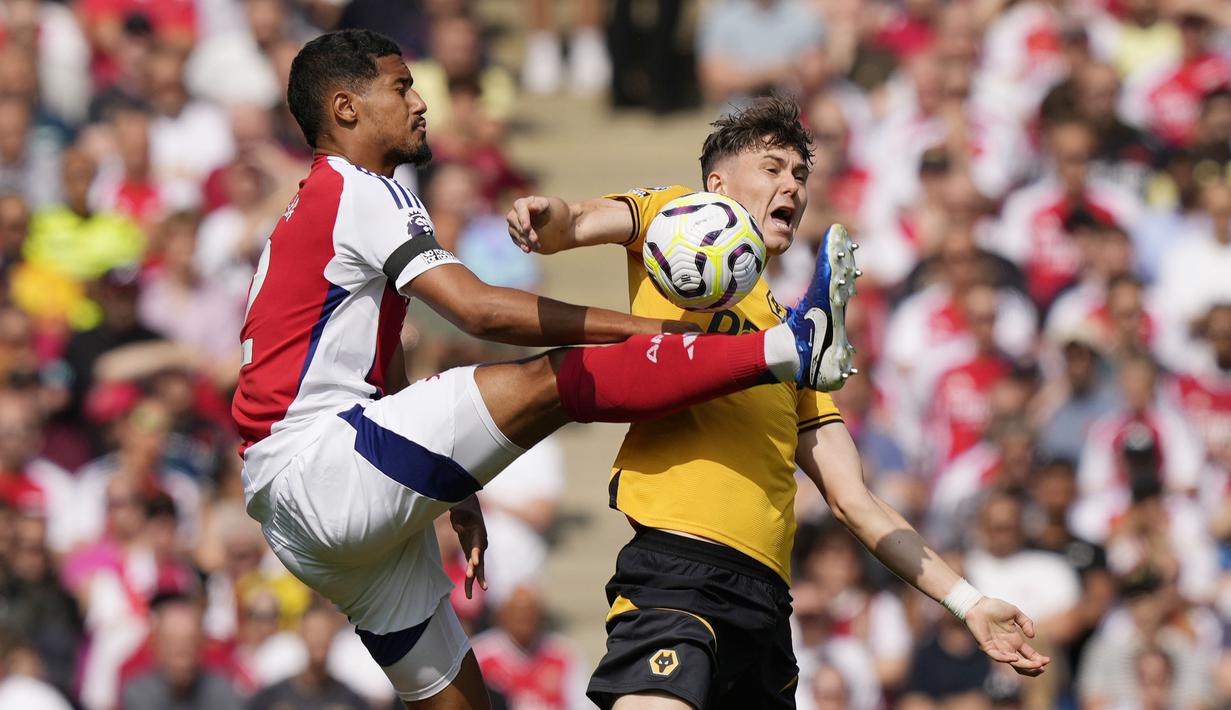 Kedua tim bermain terbuka sejak menit awal, dengan Arsenal lebih banyak memberi tekanan. Laga baru berjalan 20 menit, The Gunners sudah menciptakan tujuh shots (empat tepat sasaran). (AP Photo/Frank Augstein)