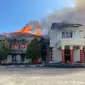 Kantor Bupati Pohuwato dibakar massa yang mengamuk. (Liputan6.com/ Dok. read.id)