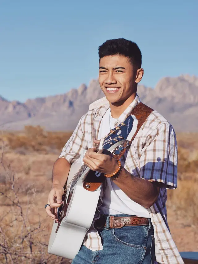 Dapat Golden Ticket, Ini 6 Potret Dzaki Sukarno Peserta American Idol Asal Indonesia
