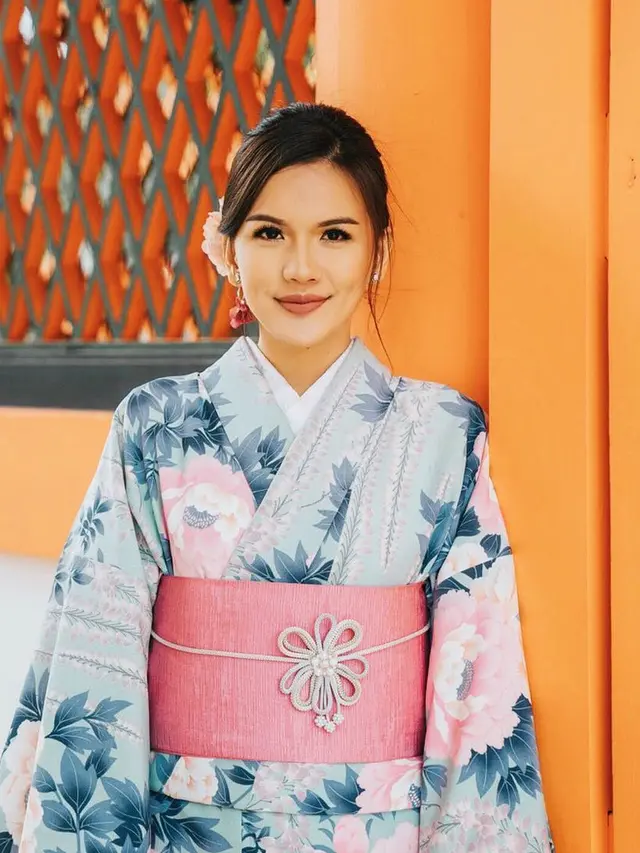 [Bintang] Seperti Puteri Jepang, Cantiknya Istri Marcel Chandrawinata Ini Sungguh Mempesona