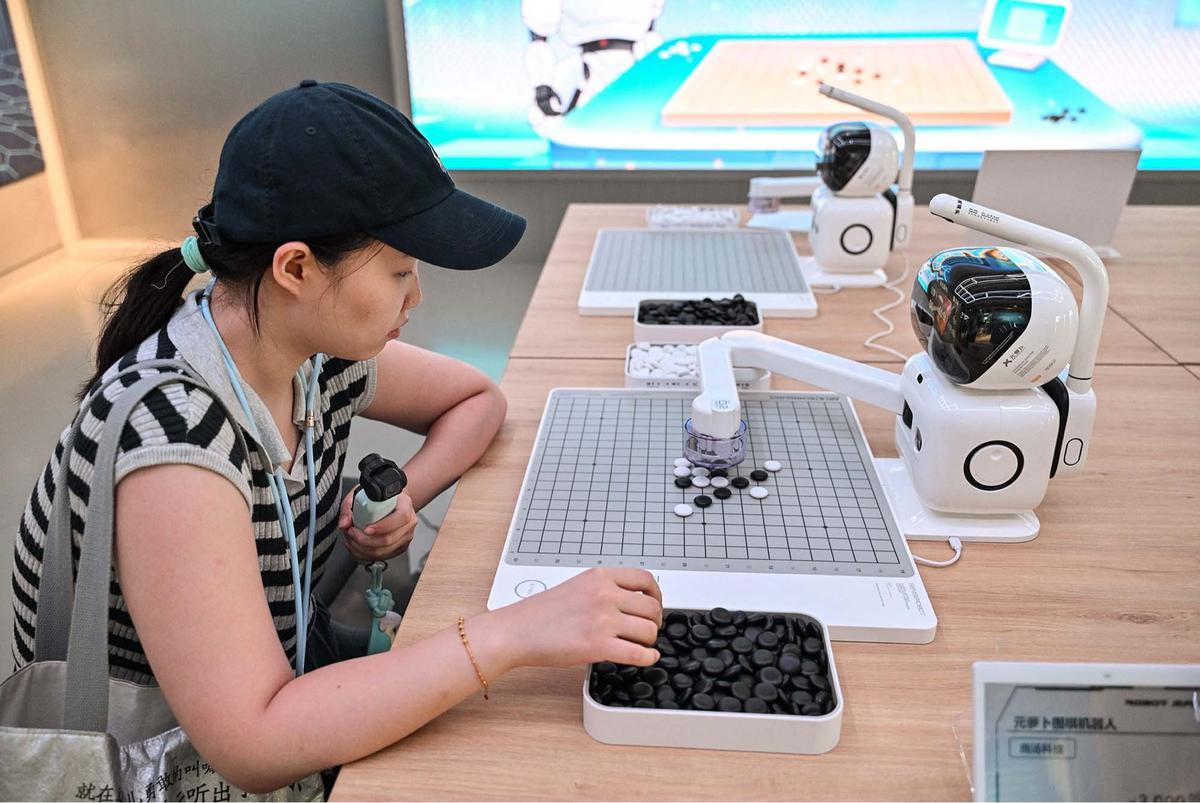 FOTO: Begini Penampakan Robot Mall Pertama Dunia di Beijing