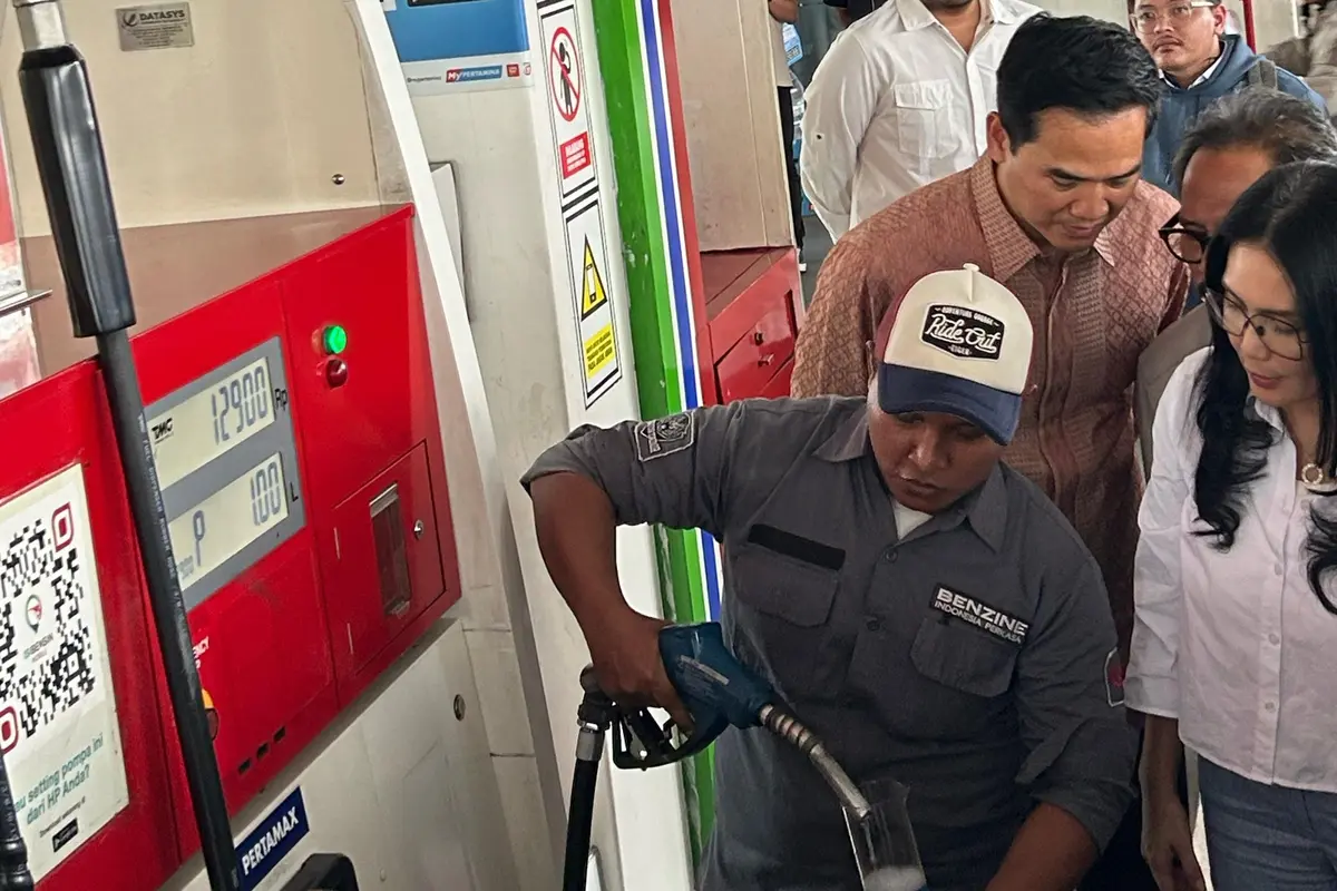 Anggota Komisi VI DPR dari Fraksi PDI Perjuangan (PDIP) melakukan inspeksi mendadak (sidak) di SPBU Pertamina untuk memeriksa kualitas bahan bakar minyak (BBM).