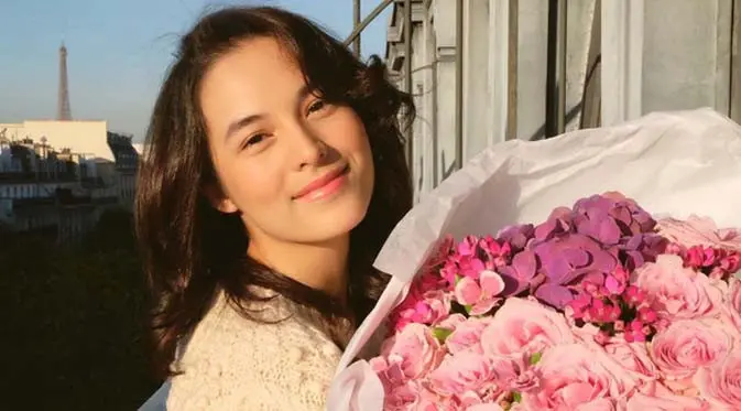 Bicara soal akting, kemampuan Chelsea Islan memang sudah tak dapat dirugikan lagi. Selain membintangi banyak judul film, Chelsea juga sering tampil di atas panggung teater dan ini sudah dijalaninya sejak lama. (Instagram/chelseaislan)