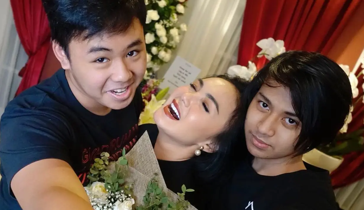 (Instagram/yunishara36)