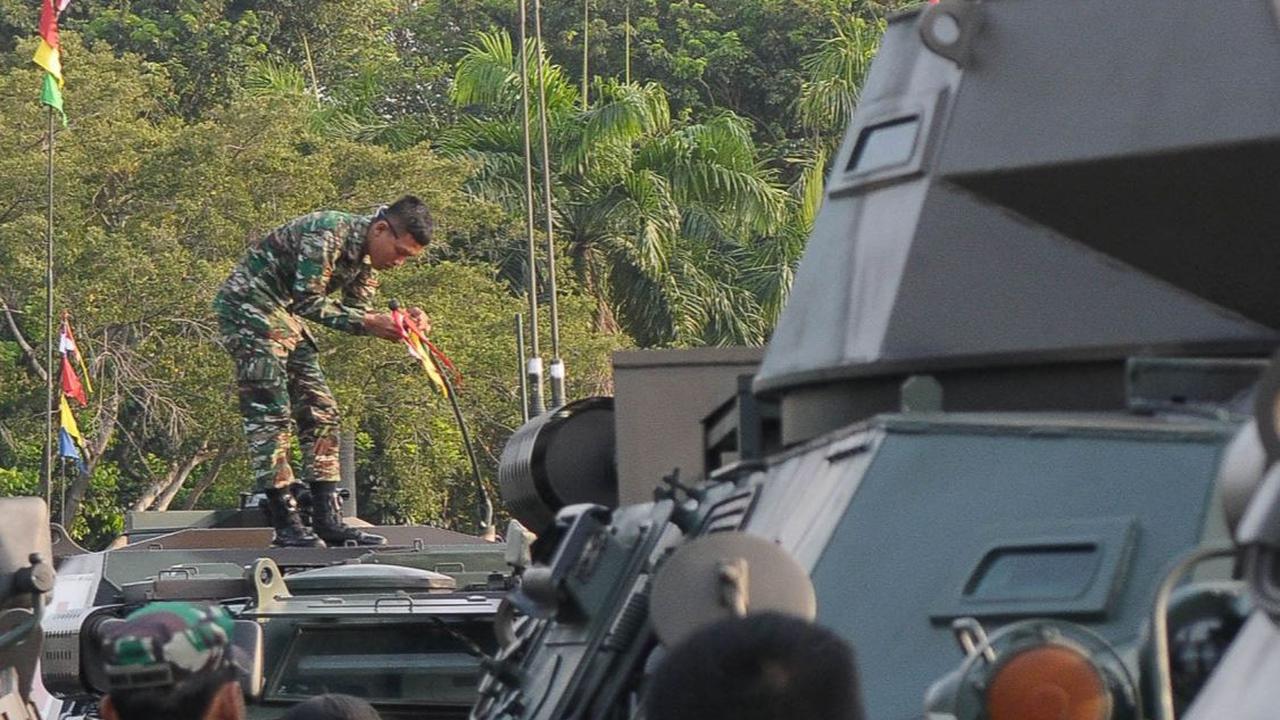 HUT TNI Ke-78 ini mengangkat tema "TNI Patriot NKRI Pengawal Demokrasi Untuk Indonesia Maju".