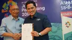 Ketua Inasgoc Erick Thohir dan Chief of Corcom, Social Responsibility & Security PT Astra International Pongki Pamungkas saat penandatanganan kerjasama Astra menjadi Official Prestige Partner Asian Games 2018 di Jakarta, Kamis (4/7). (Liputan6.com/HO/Eko)
