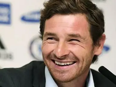 Andre Villas-Boas memberi keterangan pers pertama selaku manajer Chelsea di Stamford Bridge, London, 29 Juni 2011. AFP PHOTO/CARL COURT
