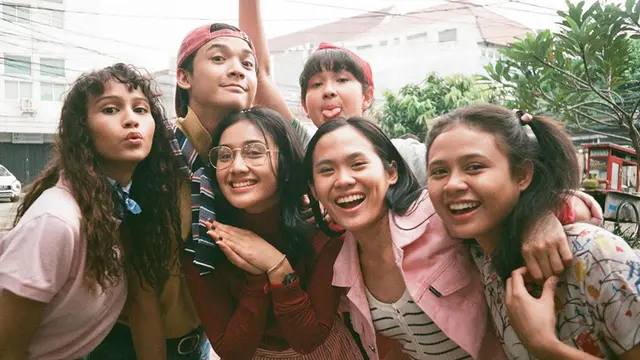 Potret Kedekatan Para Pemeran Remaja di Film Bebas