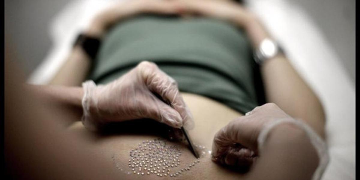Vajazzling