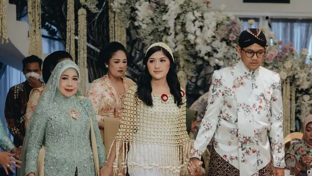 Tampilan Kembar Erina Gudono dan Sang Ibu Sofiatun Gudono dalam Balutan Kebaya, Wariskan Tampilan Ayu yang Khas