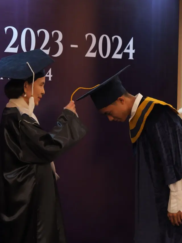Betrand Peto Wisuda SMA