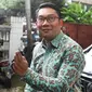 Gubernur Jawa Barat Ridwan Kamil usai mengunjungi kediaman calon wakil presiden nomor urut 01 Ma'ruf Amin di Jalan Situbondo, Menteng, Jakarta Pusat, Selasa (12/2). (Liputan6.com/Immanuel Antonius)