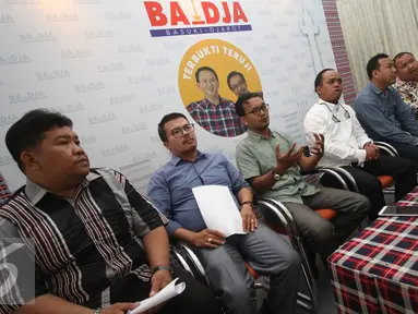 Komunitas Advokat Basuki- Djarot (Kotak Badja) menyampaikan keterangan terkait Buni Yani di Jakarta, Rabu (9/11). Kotak Badja menyatakan Buni Yani pantas dijadikan tersangka dan diproses secara hukum. (Liputan6.com/Immanuel Antonius) 