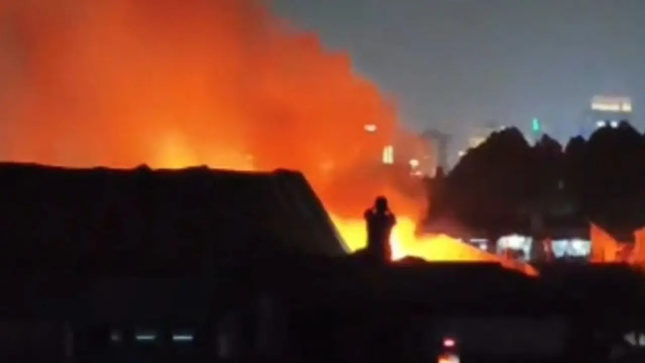 Kebakaran rumah di Palmerah, Jakarta Barat. (Foto: Antara)