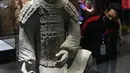 Patung prajurit terakota di Museum Shandong di Jinan, Provinsi Shandong, China timur (24/4/2020). Sebuah pameran yang menampilkan prajurit-prajurit terakota dan lebih dari 140 relik lainnya akan segera diselenggarakan di museum tersebut. (Xinhua/Zhu Zheng)