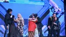 Setelah melewati perjuangan panjang, akhirnya mahkota Dangdut Academy Asia 2 (DAA2) jatuh ke tangan Weni. Weni berhasil mengalahkan para pesaingnya dari berbagai negara Asia. (Adrian Putra/Bintang.com)