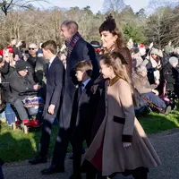 Intip gaya Kate Middleton di acara Kebaktian Natal Kerajaan Inggris (@voguegermany)
