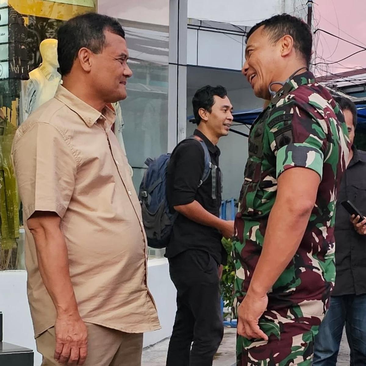 Potret Kangen-kangenan Brigjen TNI dengan Kakaknya Jenderal Polisi