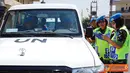 Citizen6, Lebanon: Dalam pelaksanaan MP Check Point UNIFIL, kedua Wanita TNI ini memberikan salam, penghormatan dan  menanyakan kelengkapan surat - surat kendaraan sesuai aturan di UNIFIL. (Pengirim: Badarudin Bakri Badar).