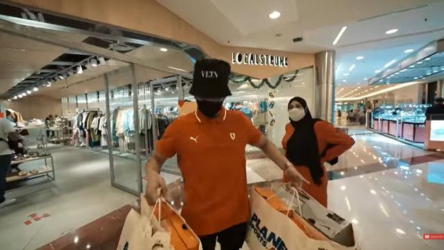 6 Momen Atta Halilintar Beri Kado Kellen Anak Krisdayanti Satu Truk Sepatu