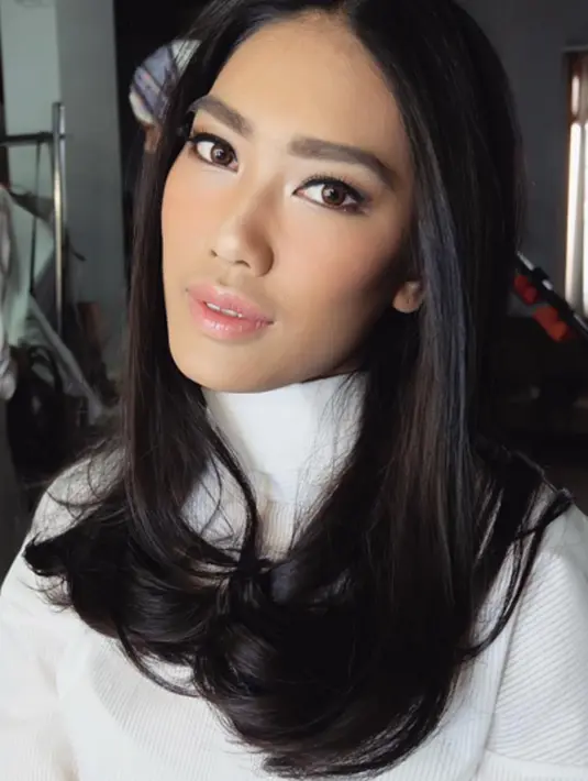 Karis  Alika Islamadina atau Alika Islamadina lahir di Sydne, Australia, 24 Juni 1994.  Alika Sempat meraih  penghargaan bersama Elfa’s Music Choir. (via instagram@alikaislamadina/Bintang.com)