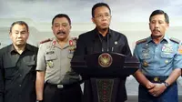 Menko Polhukam Djoko Suyanto dalam keterangan pers usai ratas di Kantor Kepresidenan, Jakarta, Kamis (21/4). Pemerintah memberlakukan tingkat pengamanan Siaga Satu untuk seluruh wilayah NKRI.(Antara)