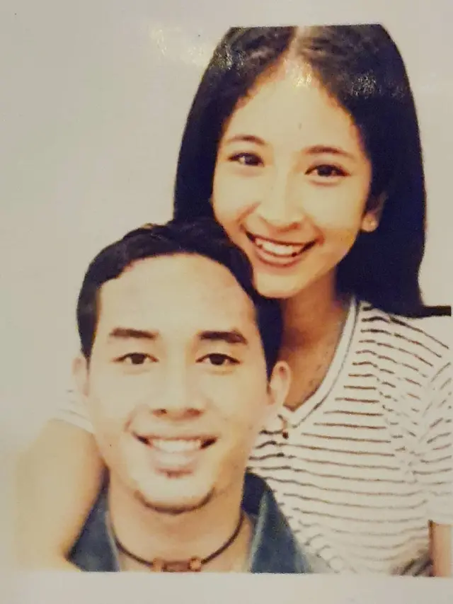 20 Tahun Berumah Tangga, Ini 6 Potret Lawas Novita Angie Bersama Suami