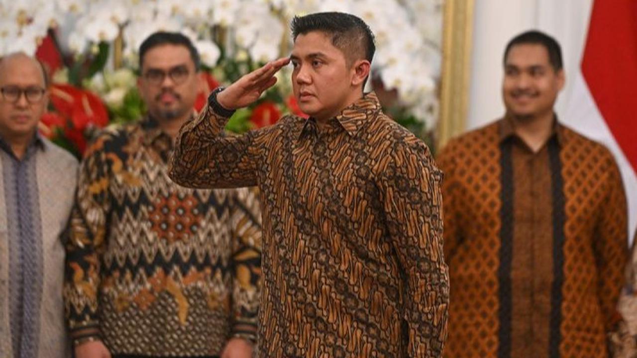 VIDEO: Sibuk Seskab Mayor TNI Teddy di Rapat Perdana Sidang Kabinet Bersama Presiden Prabowo