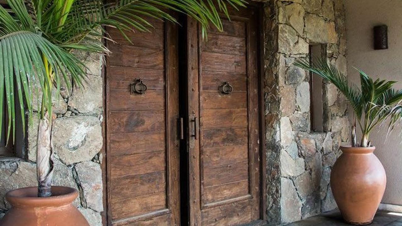Pintu Ukir Tradisional