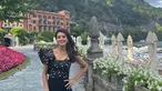Tampil menawan di tepi Danau Como, Italia yang memiliki pemandangan Indah. Sosok Farah Quinn tampil menawan dengan busana bernuansa hitam. Sosoknya yang tampil stylish ini sempat menuai banyak perhatian netizen. Danau Como sendiri menjadi salah satu lokasi wisata yang banyak dikunjungi para selebriti asal Indonesia. (Liputan6.com/IG/@farahquinnofficial)