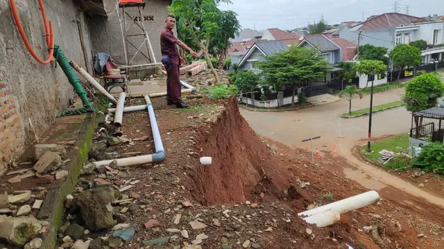 Tanah Longsor di Kelurahan Rawalumbu Kota Bekasi