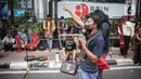 Massa yang tergabung dalam Aliansi Gerak Rakyat Tutut TPL menggelar aksi di depan Kantor Kementerian Koordinator Bidang Kemaritiman dan Investasi, Jakarta, Rabu (24/11/2021). Aksi diikuti 40 orang perwakilan masyarakat adat Tono Batak. (Liputan6.com/Faizal Fanani)