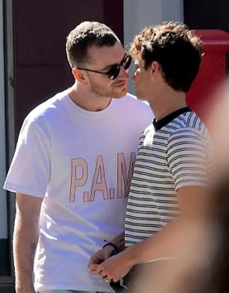 Tertangkap berciuman, benarkah Brandon Flynn dan Sam Smith pacaran? (Sumber Foto: 247/Paps/Splashnews/DailyMail)