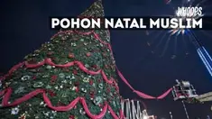 Yassir memasang pohon ini untuk menggandeng umat Kristen dalam merayakan Natal.