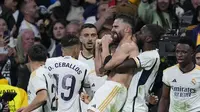 Pemain Real Madrid, Dani Carvajal disambut rekan-rekannya untuk merayakan selebrasi gol ke gawang Almeria. Minggu (21/1/2024). (AP Photo/Bernat Armangue